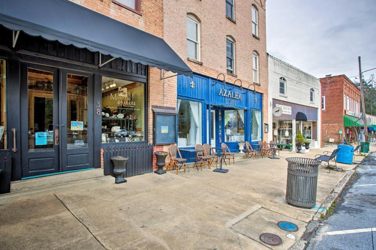Newly Remodeled Apartment On Main Street In Saluda Exterior photo