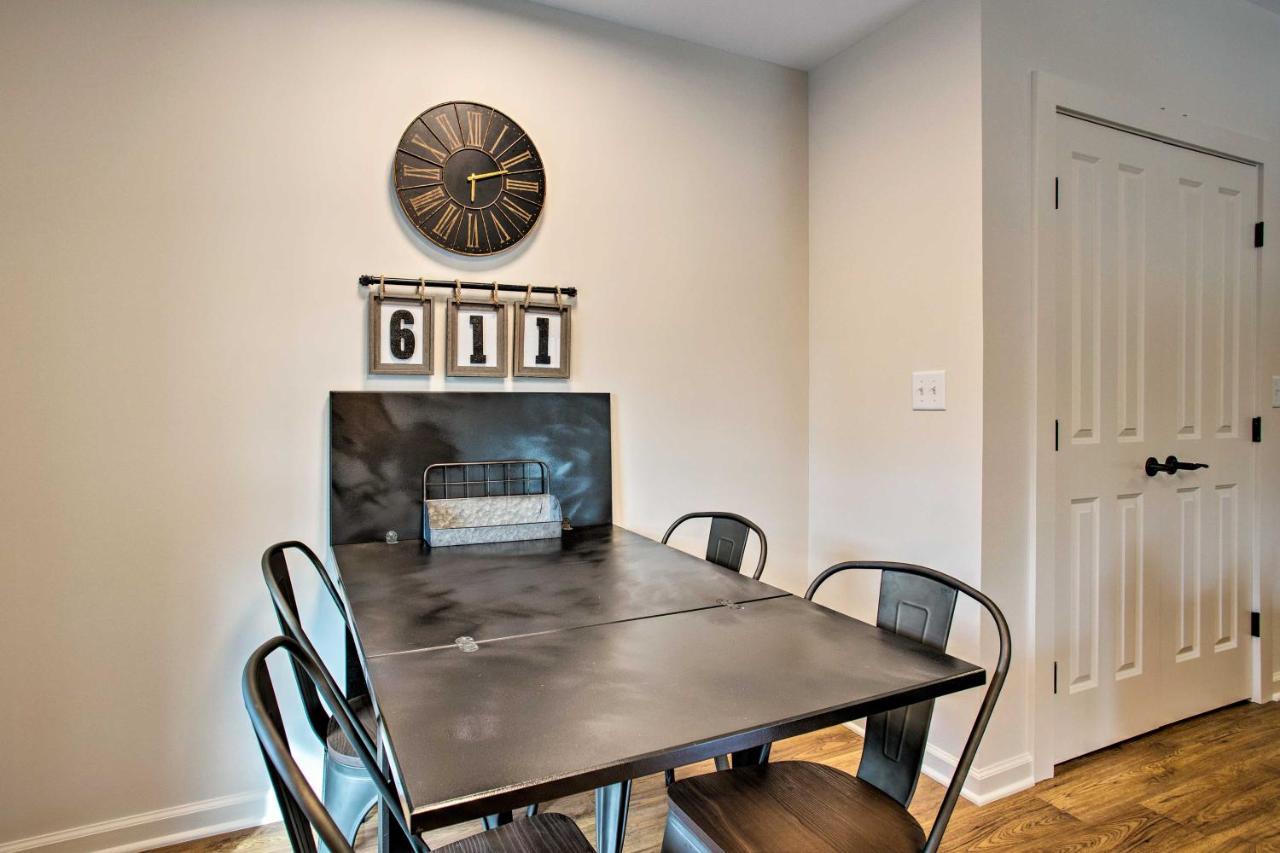 Newly Remodeled Apartment On Main Street In Saluda Exterior photo